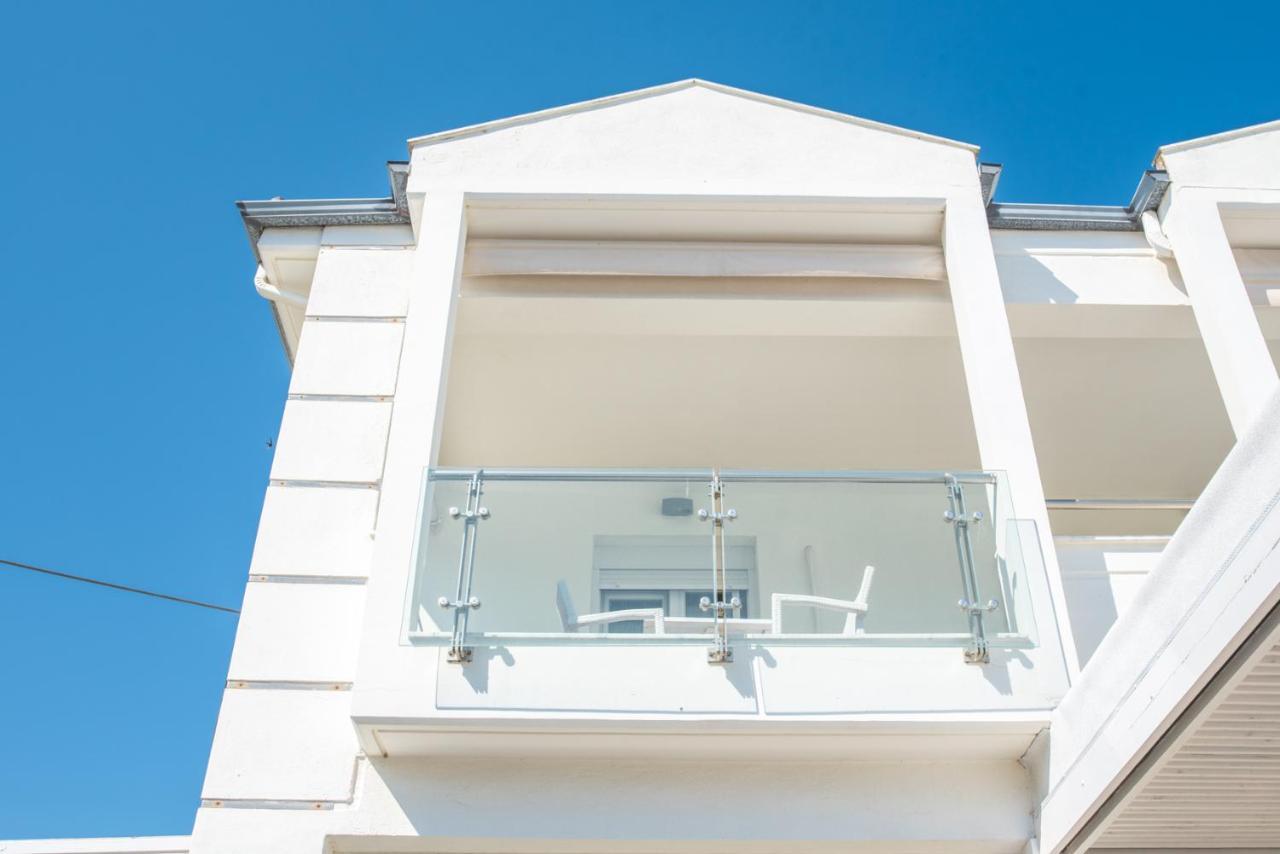 Vertigo Seaside Apartments Никити Екстериор снимка