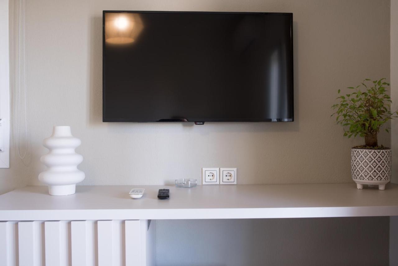 Vertigo Seaside Apartments Никити Екстериор снимка