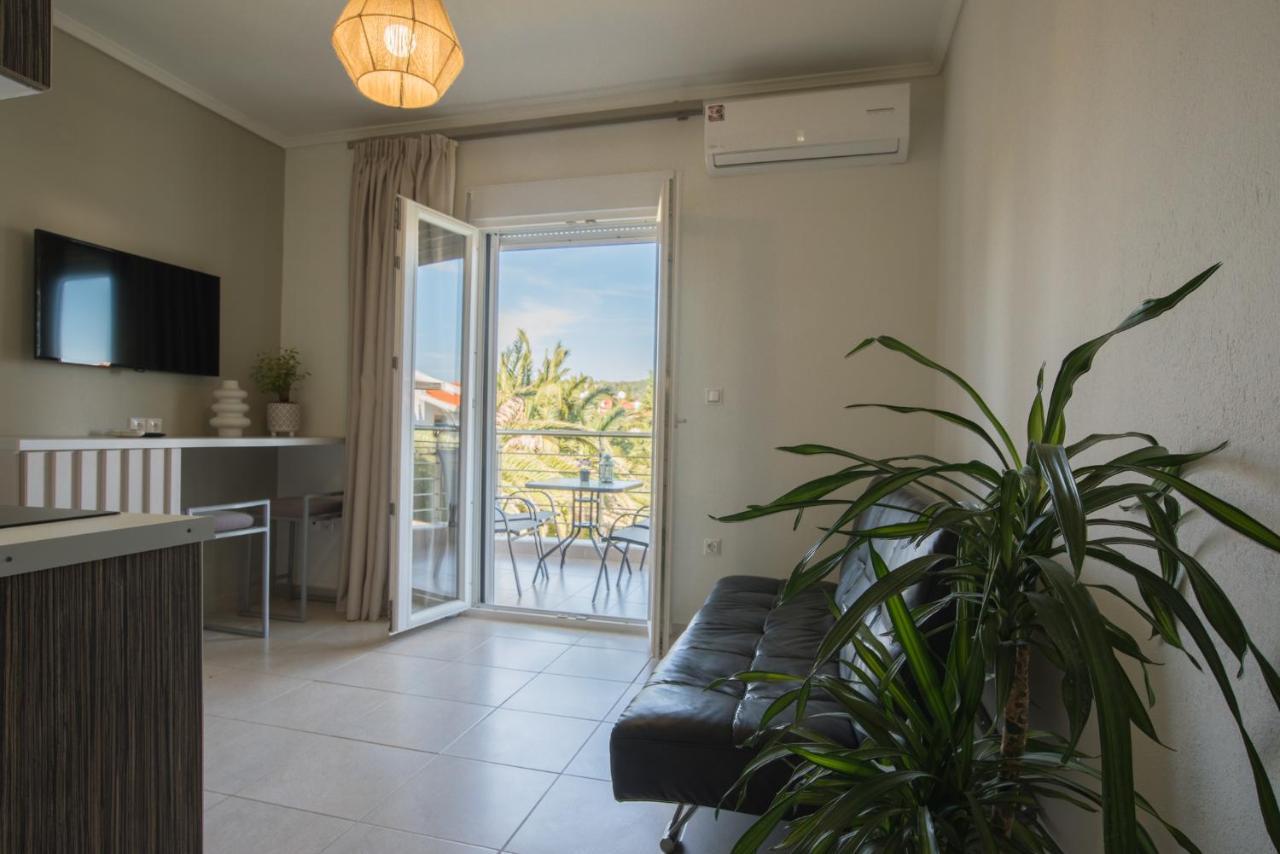 Vertigo Seaside Apartments Никити Екстериор снимка