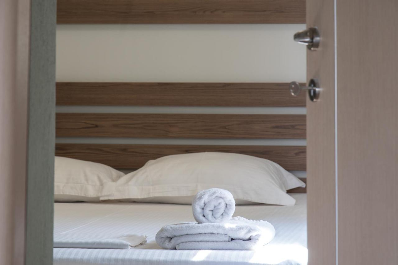 Vertigo Seaside Apartments Никити Екстериор снимка