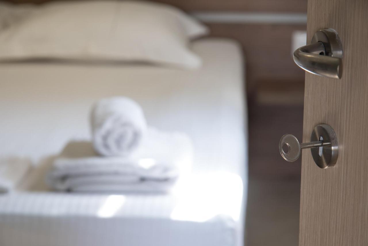 Vertigo Seaside Apartments Никити Екстериор снимка