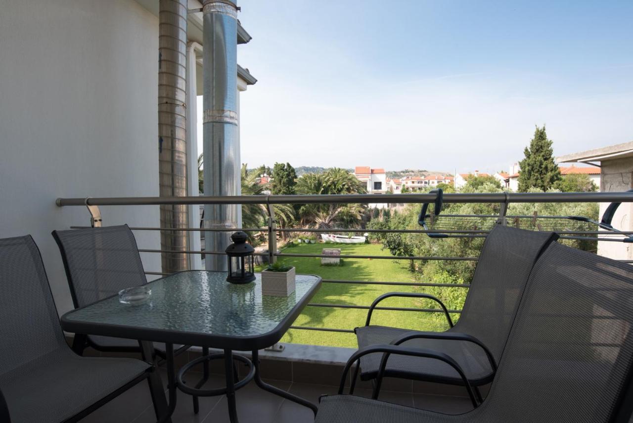 Vertigo Seaside Apartments Никити Екстериор снимка