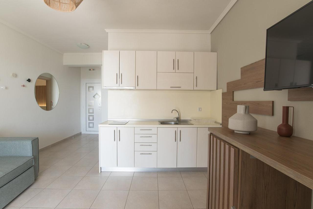 Vertigo Seaside Apartments Никити Екстериор снимка