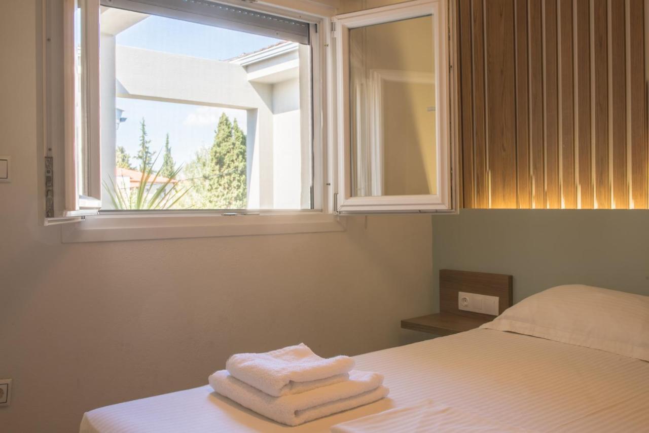Vertigo Seaside Apartments Никити Екстериор снимка