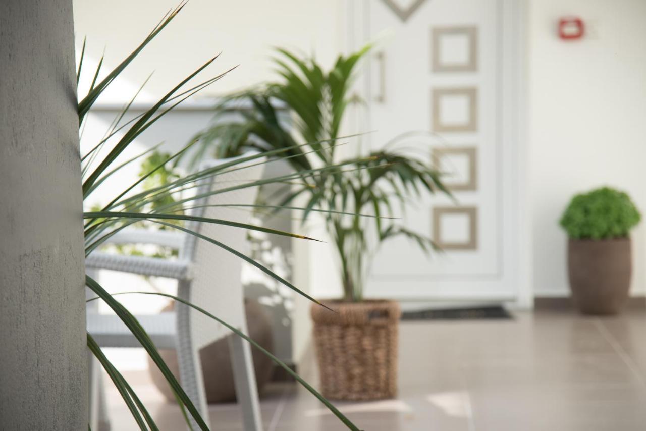 Vertigo Seaside Apartments Никити Екстериор снимка
